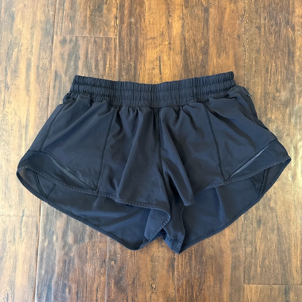 Lululemon Hotty Hot 2.5” inseam low rise shorts
